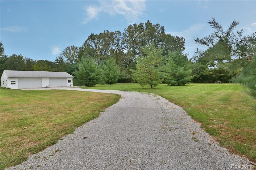 12518 Sumpter Road Carleton, MI 48117 - Photo 3 of 17 2B8A9890.jpg