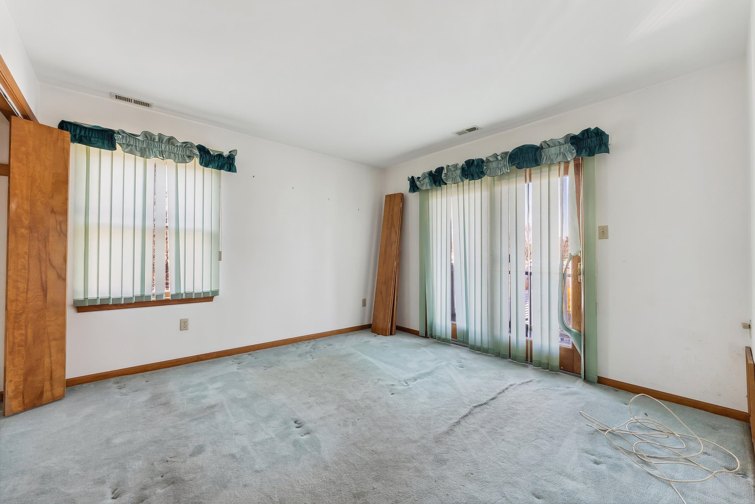 401 4th West Cape May, NJ 08204 - Photo 29 of 43 an empty room with windows