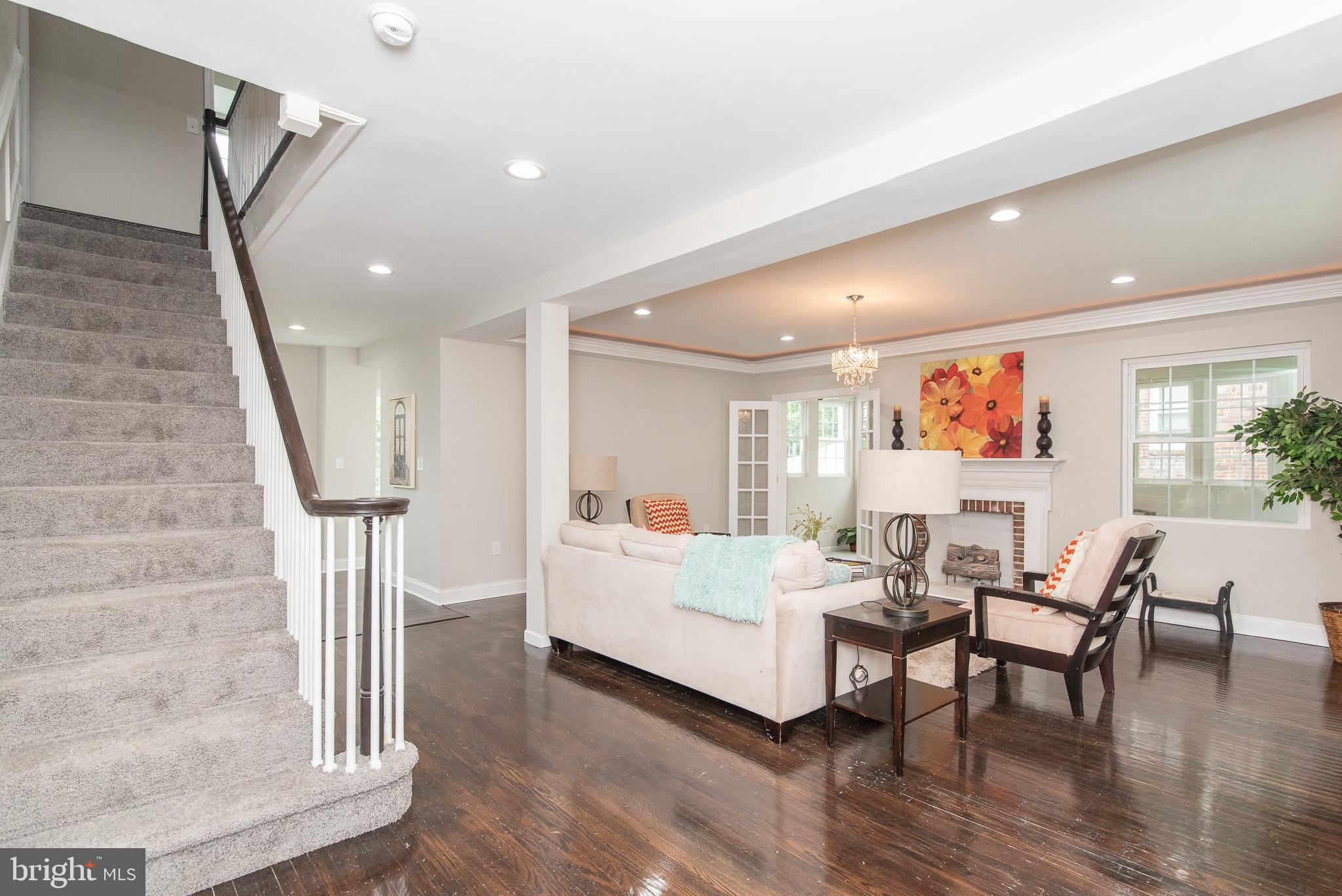 3505 Hilton Road Baltimore, MD 21215 - Photo 4 of 51 Foyer