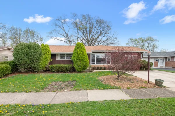 $319,900 | 15017 Sunset Avenue, Oak Forest, IL 60452