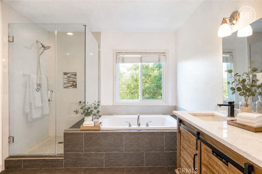 18 Stallion Road Rancho Palos Verdes, CA 90275 - Photo 9 of 16 Primary Bathroom