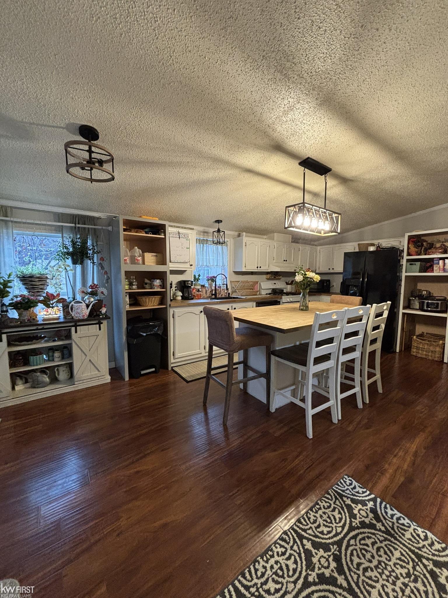 4041 Grange Hall Road Holly, MI 48442 - Photo 7 of 30 50167946-d83bed21-f36c-4d60-a712-8cb2aa65f76c.JPG
