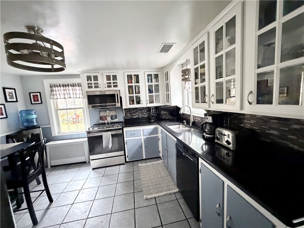 3454 Diamond Hill Road Cumberland, RI 02864 - Photo 15 of 46