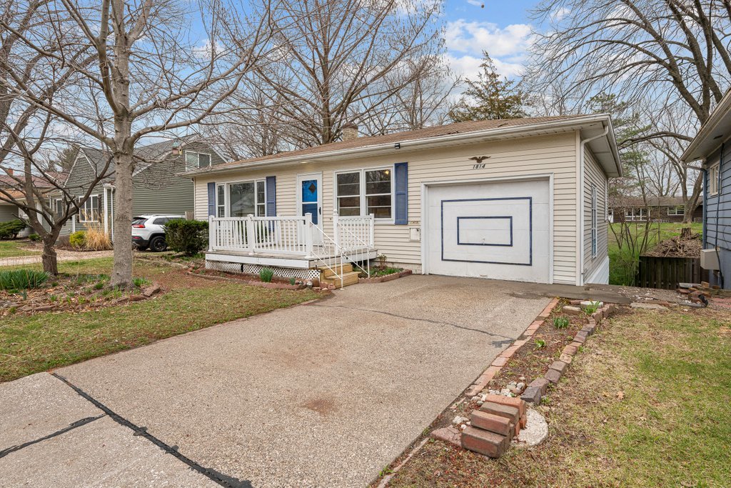 1814 36th Street Moline, IL 61265 - Photo 2 of 28