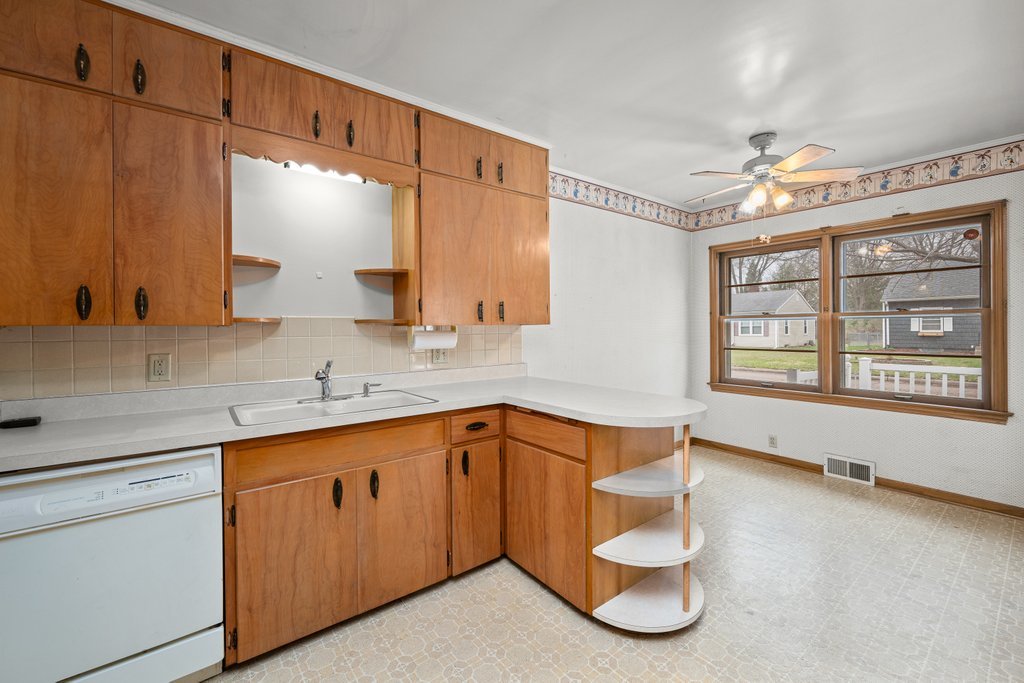 1814 36th Street Moline, IL 61265 - Photo 10 of 28