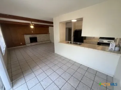 $1,400 | 1002 Hillyer Street, Unit 1002, San Marcos, TX 78666