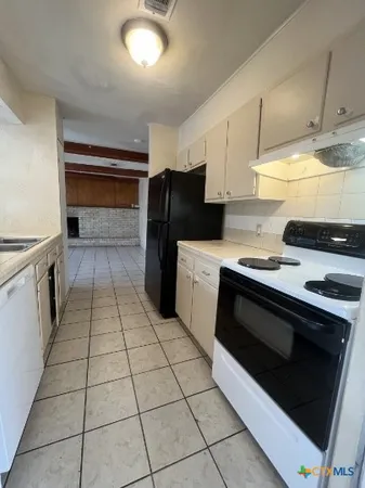 $1,400 | 1002 Hillyer Street, Unit 1002, San Marcos, TX 78666