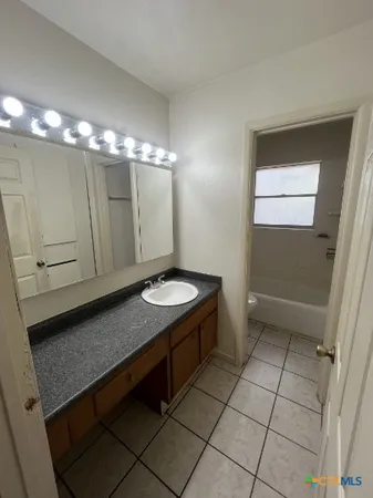 $1,400 | 1002 Hillyer Street, Unit 1002, San Marcos, TX 78666