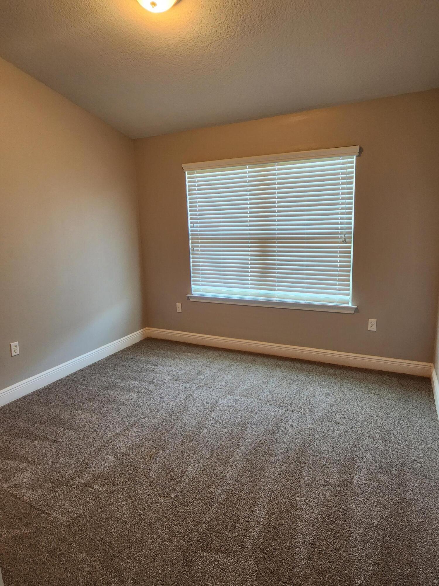 4640 Hermosa Road Crestview, FL 32539 - Photo 20 of 37 an empty room with a window