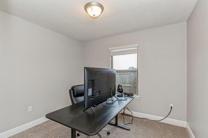 4640 Hermosa Road Crestview, FL 32539 - Photo 21 of 37 a view of a workspace with furniture