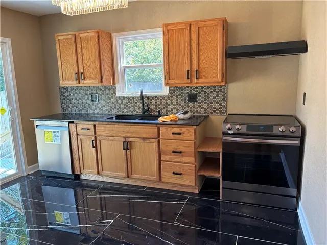 $298,999 | 1150 East 75th Terrace, Kansas City, MO 64131