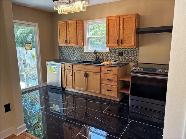 $298,999 | 1150 East 75th Terrace, Kansas City, MO 64131