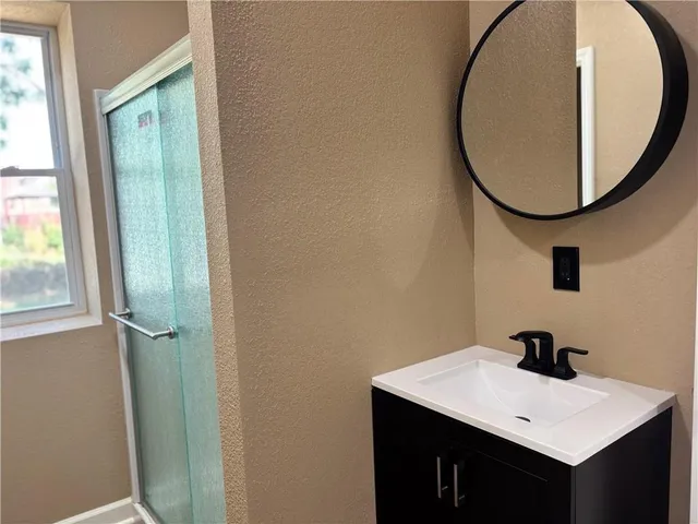 $298,999 | 1150 East 75th Terrace, Kansas City, MO 64131