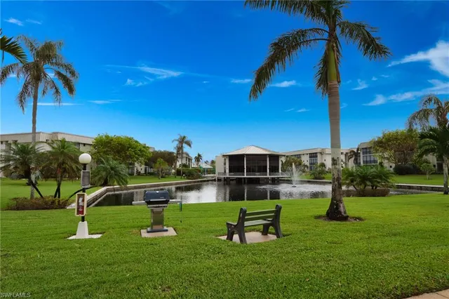 $6,500 | 788 Park Shore Drive, Unit E14, Naples, FL 34103