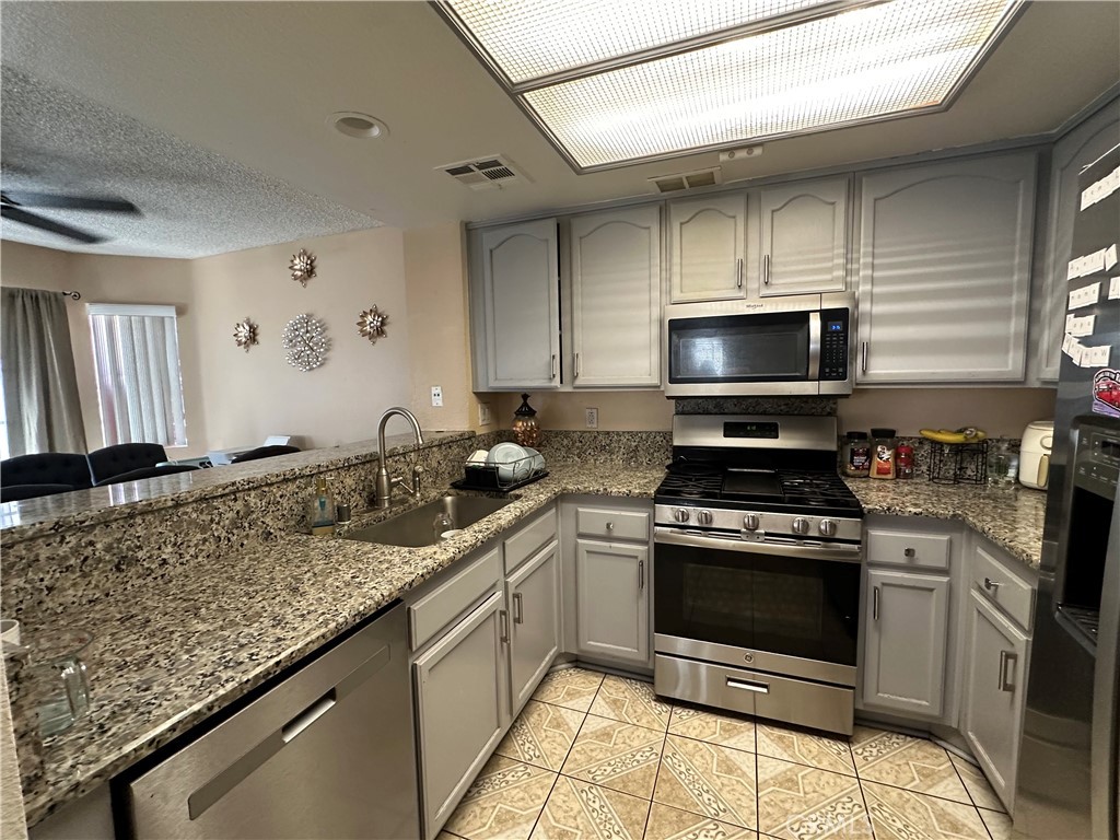 5147 Moonraker Road Palmdale, CA 93552 - Photo 4 of 17