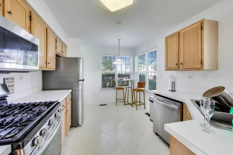$310,000 | 1160 Bristol Lane, Buffalo Grove, IL 60089