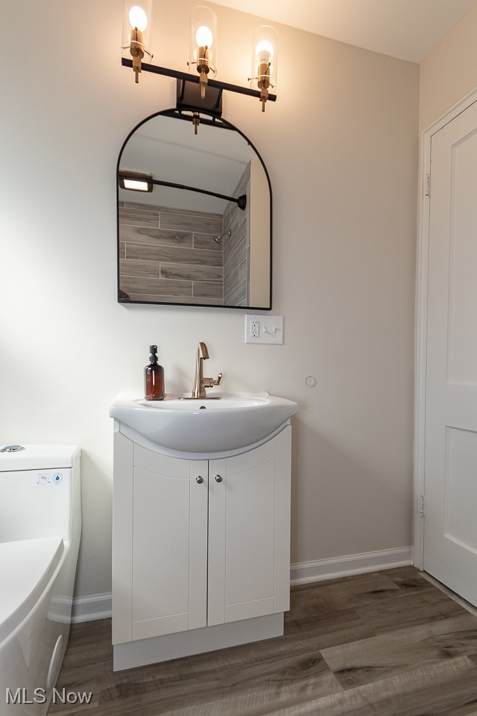 5128 Bridgewater Road Cleveland, OH 44124 - Photo 21 of 36 Main Bath with one-piece dual flush toilet