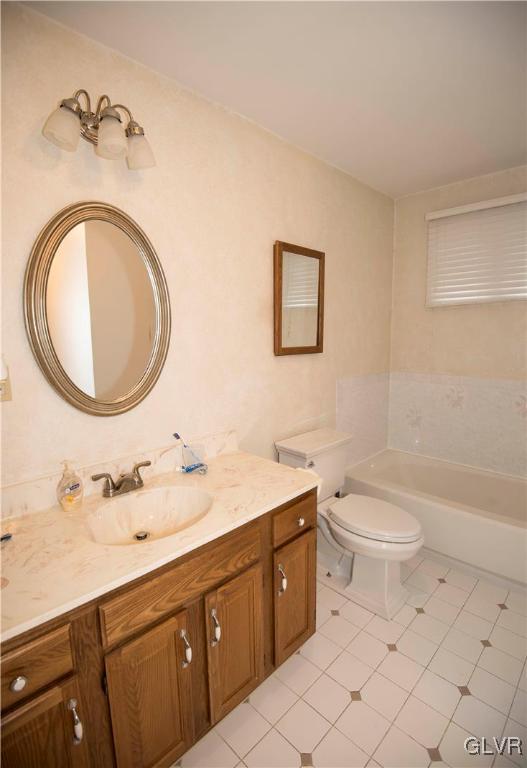 1004 Stone Stack Drive Bethlehem, PA 18015 - Photo 34 of 43 2nd floor jack and jill bathroom