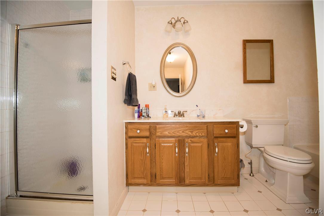 1004 Stone Stack Drive Bethlehem, PA 18015 - Photo 35 of 43 2nd floor jack and jill bathroom