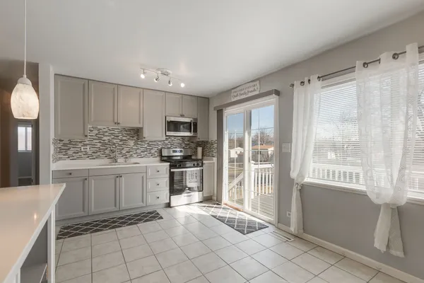 $354,900 | 1421 Barberry Lane, Round Lake Beach, IL 60073