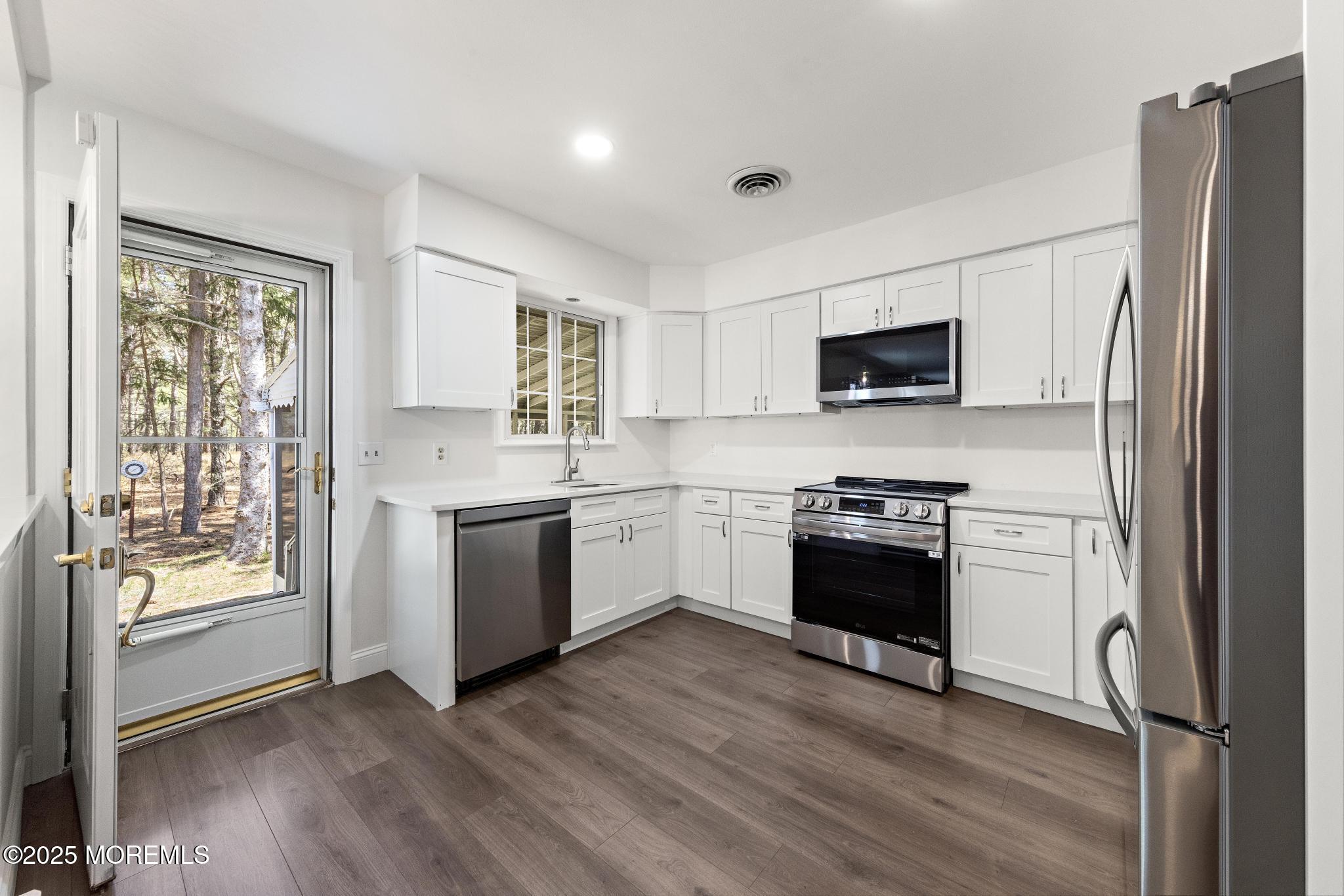 99 Sunset Road, Unit 60 Whiting, NJ 08759 - Photo 11 of 29 Dine Alfresco