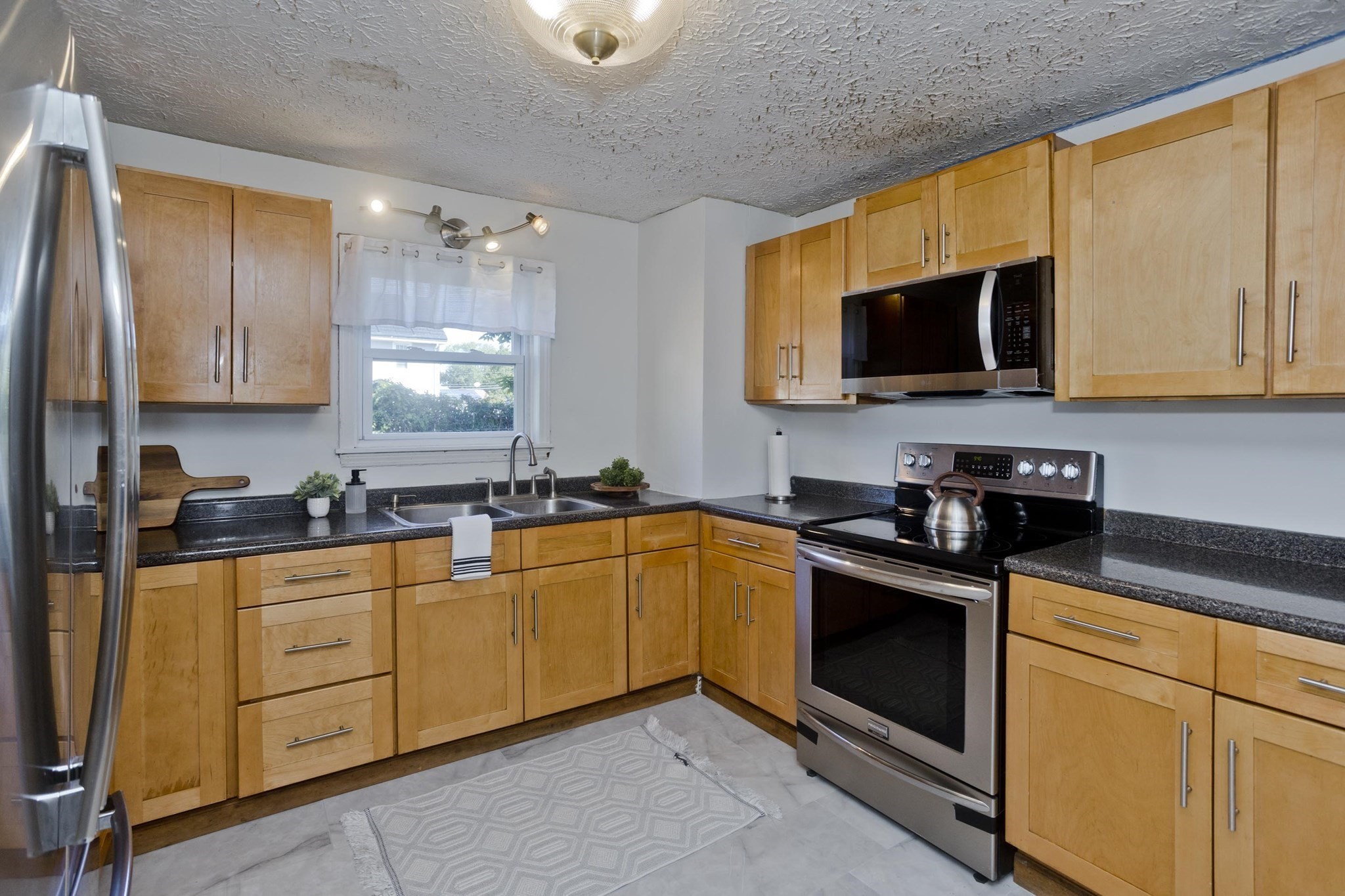 23 Jenness Street Springfield, MA 01104 - Photo 2 of 33 Gallery Image 2