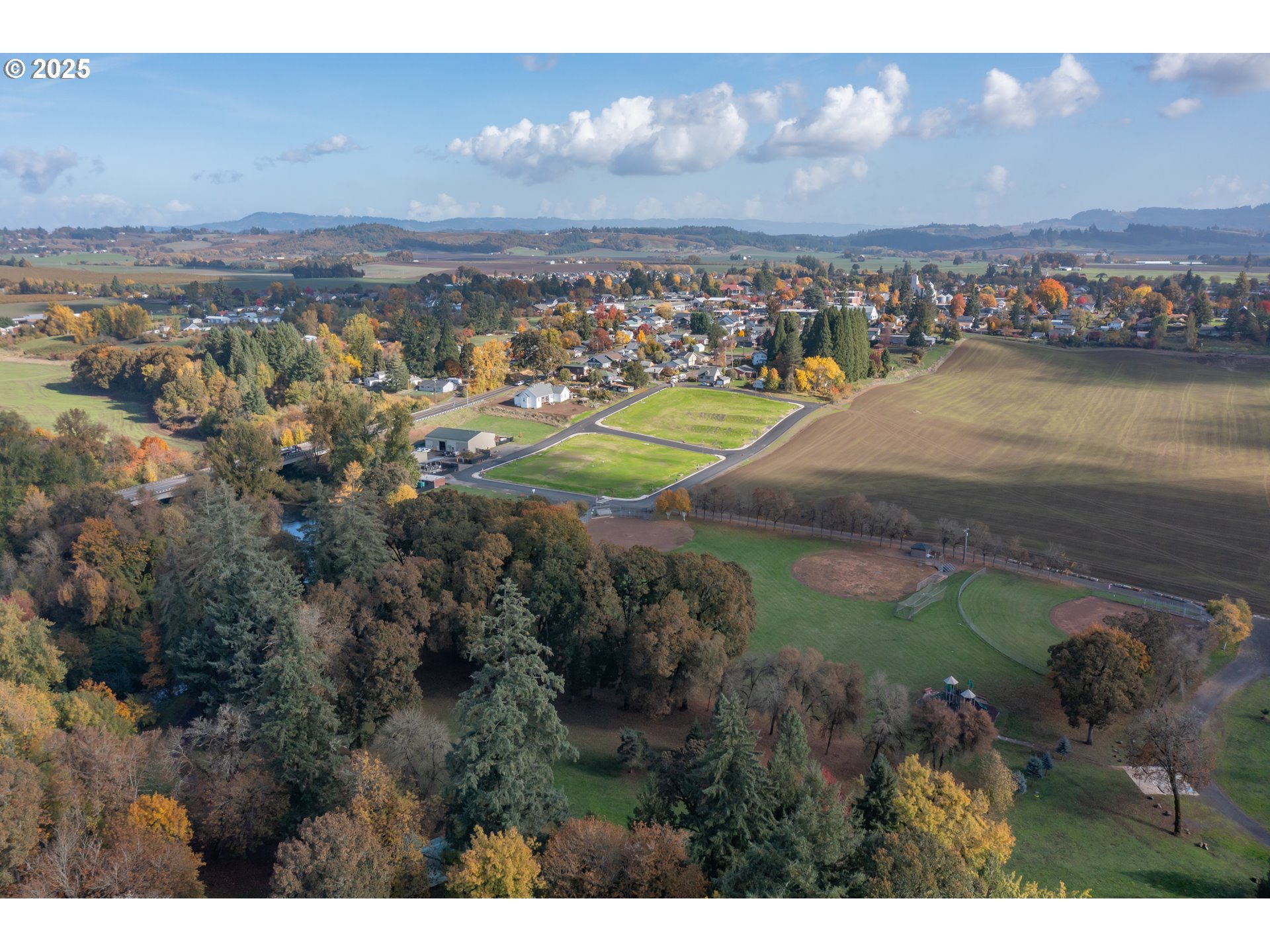 1 Block 7 Carlton, OR 97111 - Photo 36 of 43 a view of a city with ocean view