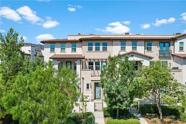 $629,900 | 535 West Foothill Boulevard, Unit 102, Glendora, CA 91741