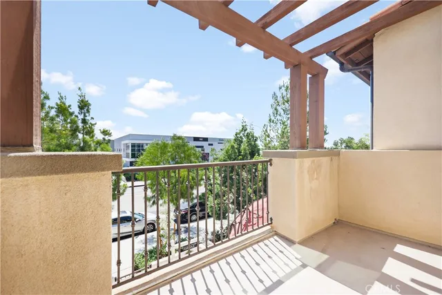 $629,900 | 535 West Foothill Boulevard, Unit 102, Glendora, CA 91741