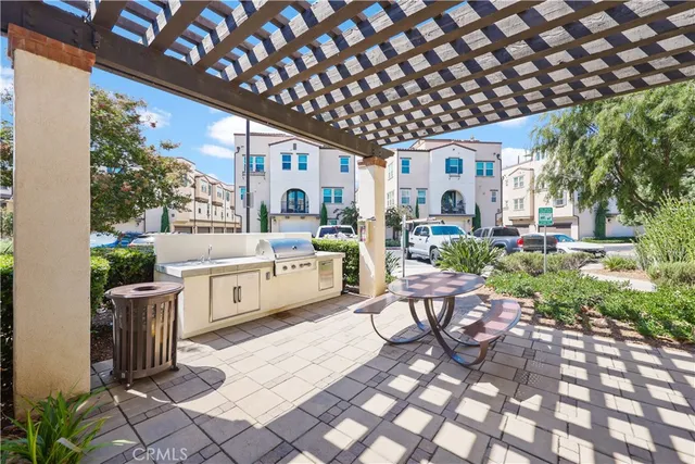 $629,900 | 535 West Foothill Boulevard, Unit 102, Glendora, CA 91741