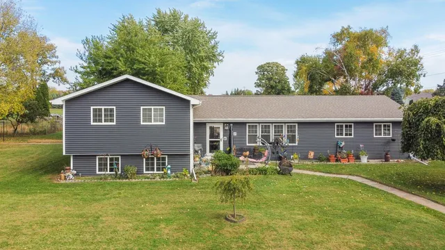 $379,900 | 10 Maryden Road, Oshkosh, WI 54904