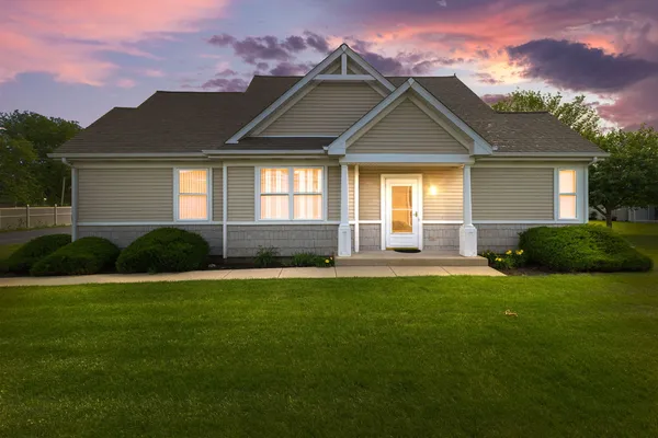 $260,000 | 2549 Lincoln Park Court, Unit 2549, Crest Hill, IL 60403