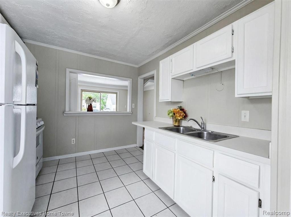 27336 Ridgewood Street Roseville, MI 48066 - Photo 13 of 24