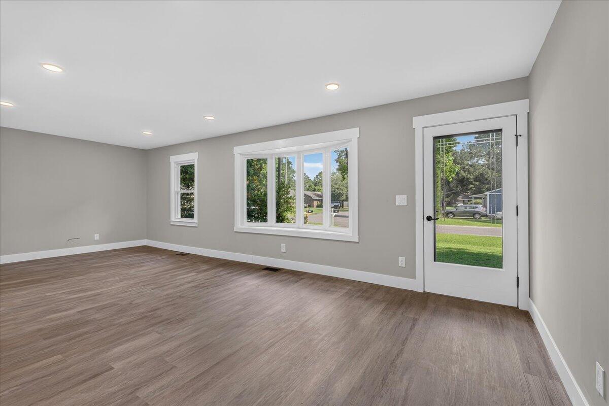133 County Rd S-18-409 Summerville, SC 29483 - Photo 3 of 25 133 Stephanie Circle