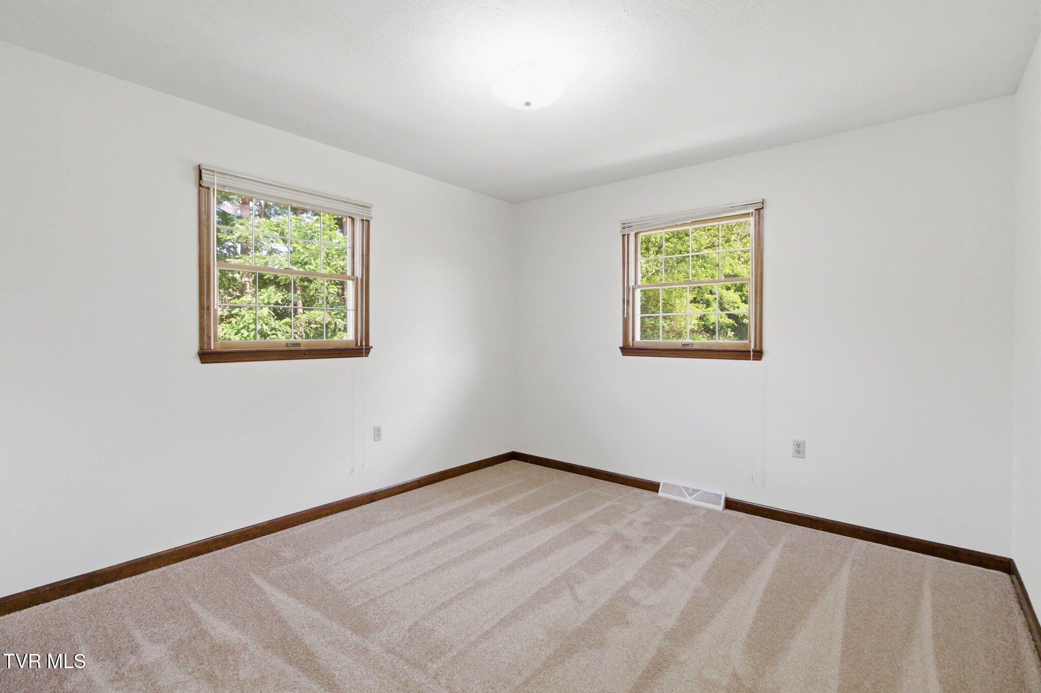 122 East Carters Valley Road Kingsport, TN 37665 - Photo 32 of 45 32-web-or-mls-DZ3A3926