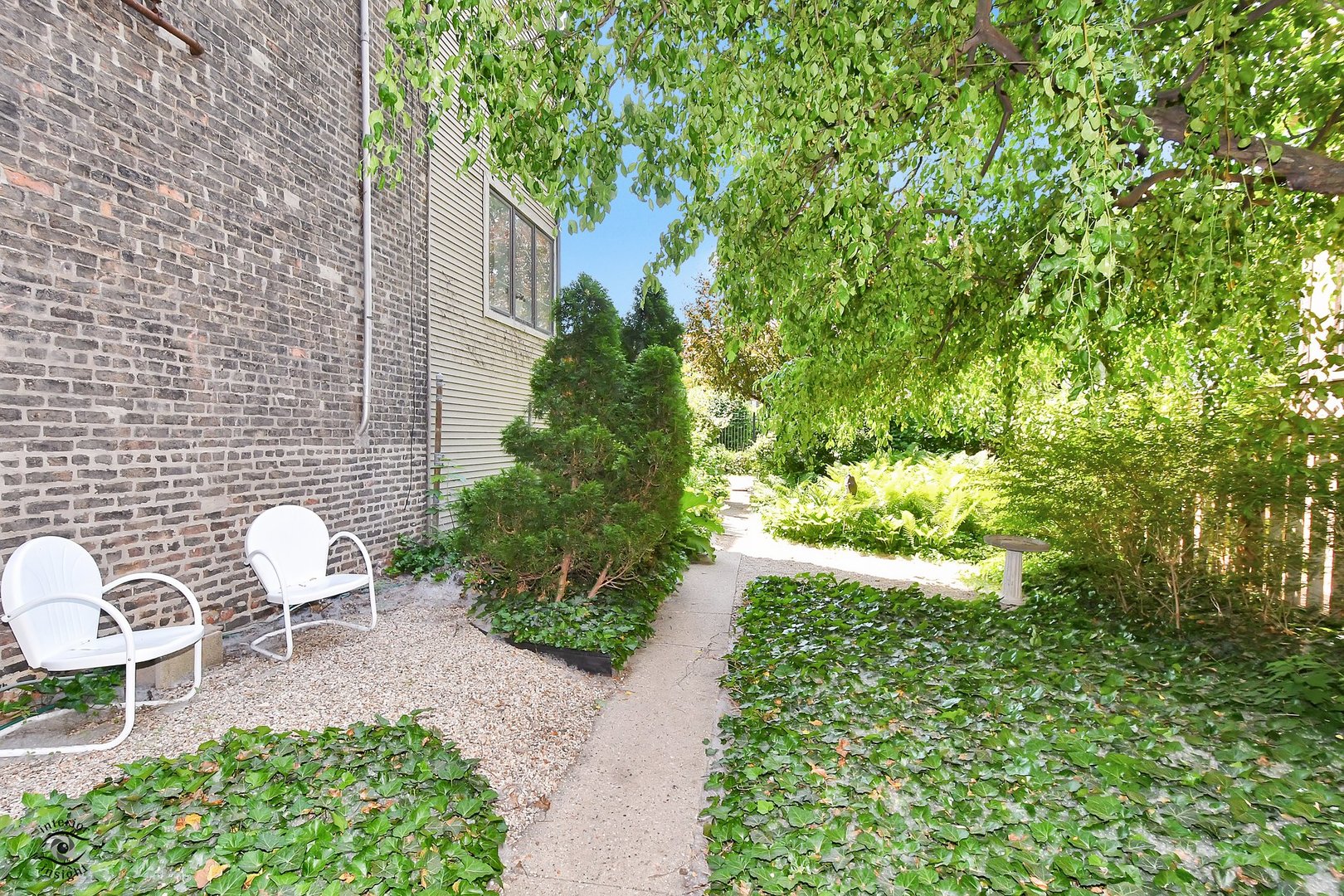 1515 West Jackson Boulevard Chicago, IL 60607 - Photo 14 of 21 a view of a backyard with chair and potted plants