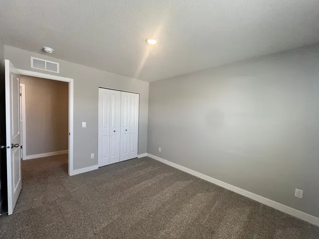 $3,550 | 17373 Dulles Lane, Lakeville, MN 55044