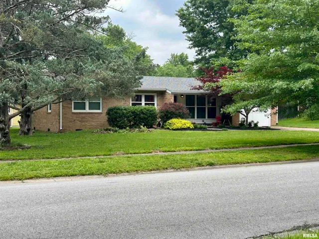 $149,900 | 1406 West Taylor Drive, Carbondale, IL 62901