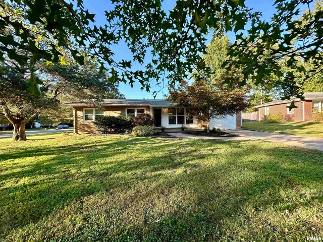 $149,900 | 1406 West Taylor Drive, Carbondale, IL 62901