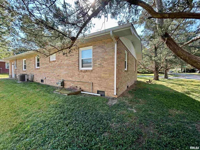 $149,900 | 1406 West Taylor Drive, Carbondale, IL 62901