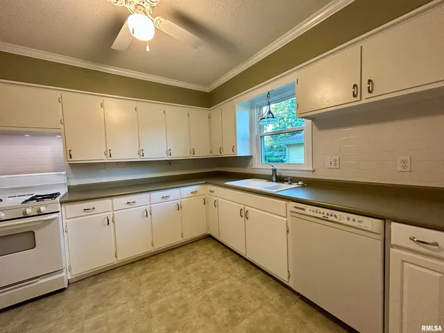 $149,900 | 1406 West Taylor Drive, Carbondale, IL 62901