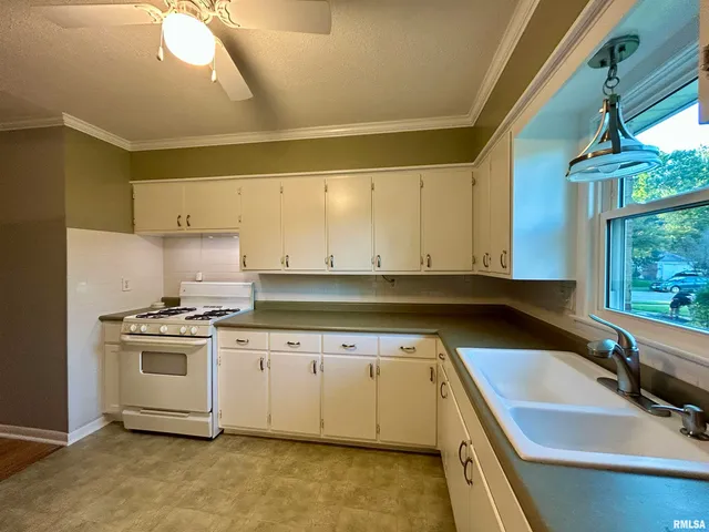 $149,900 | 1406 West Taylor Drive, Carbondale, IL 62901