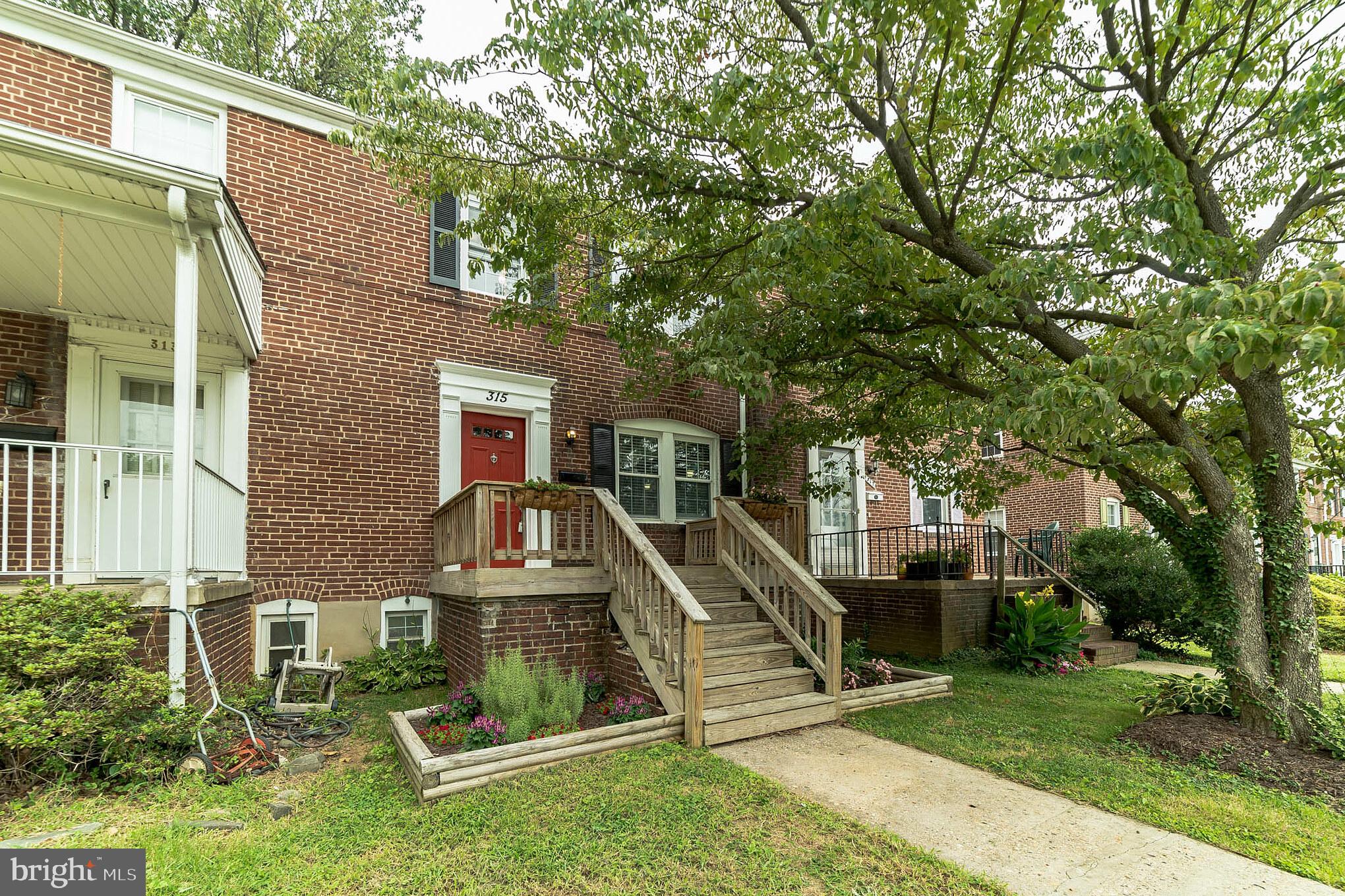 315 Westshire Road Baltimore, MD 21229 - Photo 2 of 25 No thru traffic on this street