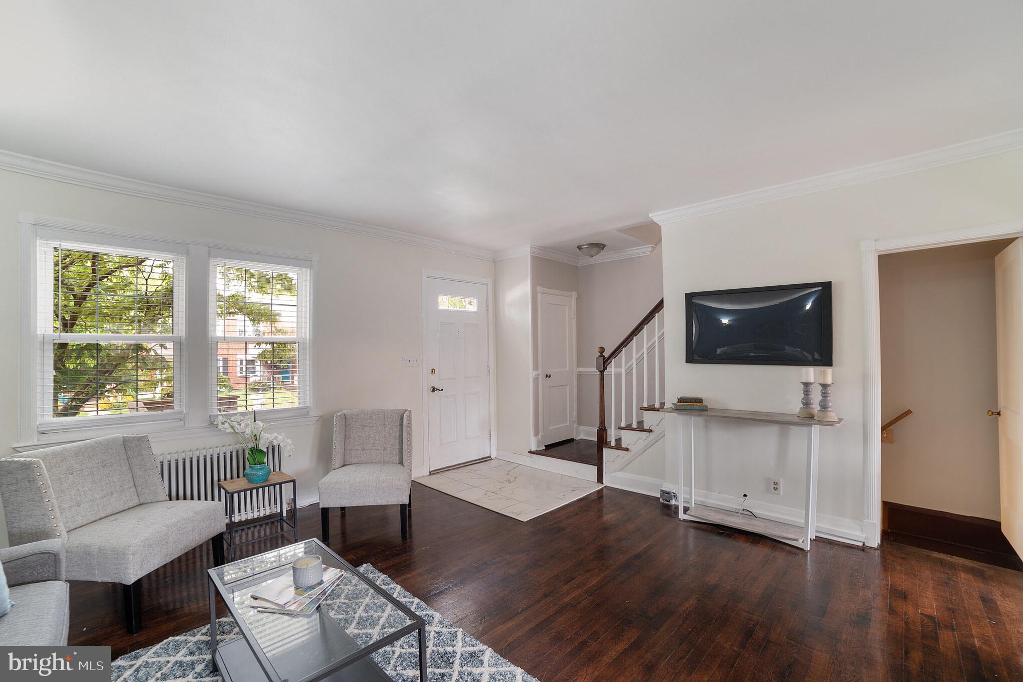 315 Westshire Road Baltimore, MD 21229 - Photo 3 of 25 Living room with hardwood floors