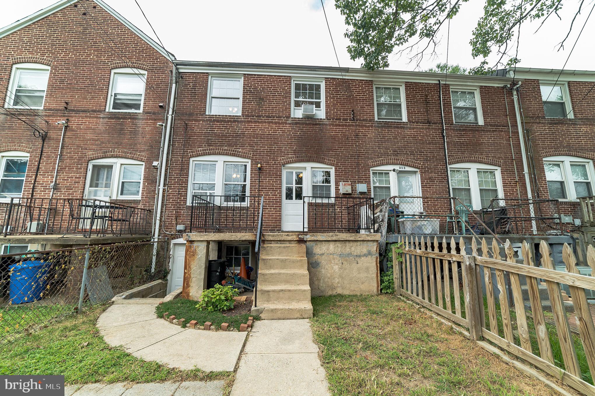 315 Westshire Road Baltimore, MD 21229 - Photo 22 of 25 Back yard