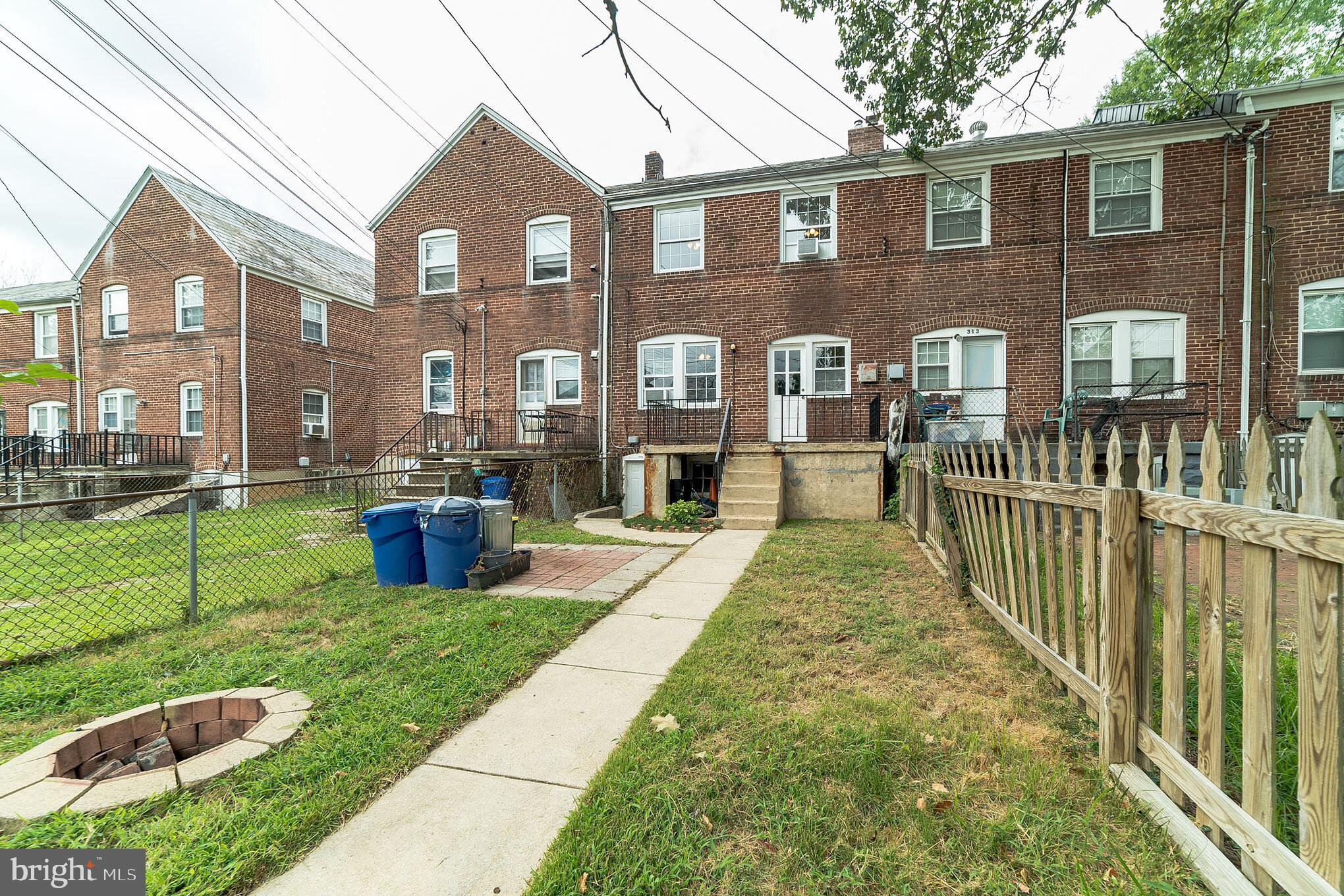 315 Westshire Road Baltimore, MD 21229 - Photo 23 of 25 Back yard