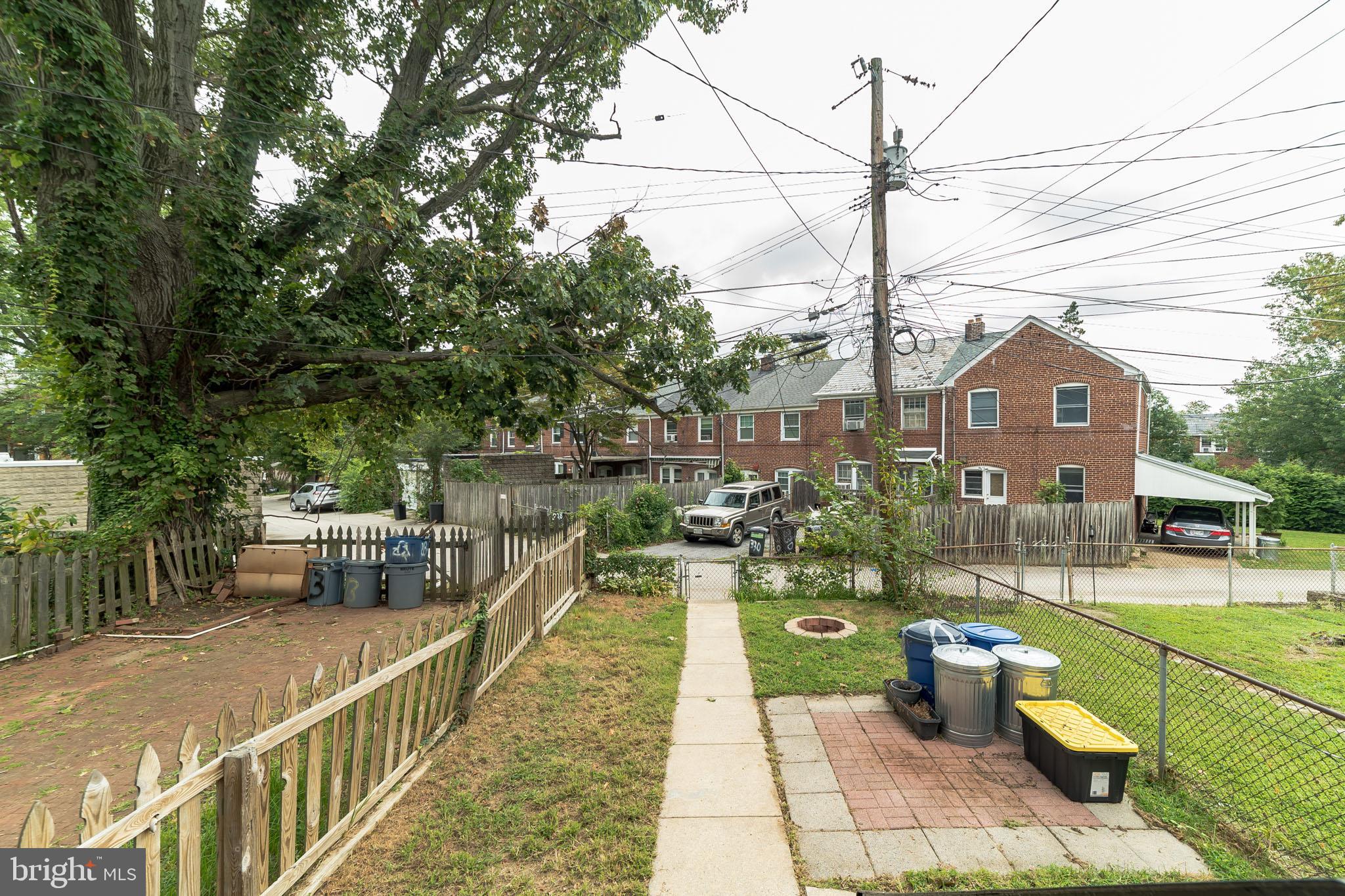 315 Westshire Road Baltimore, MD 21229 - Photo 24 of 25 Fenced in yard