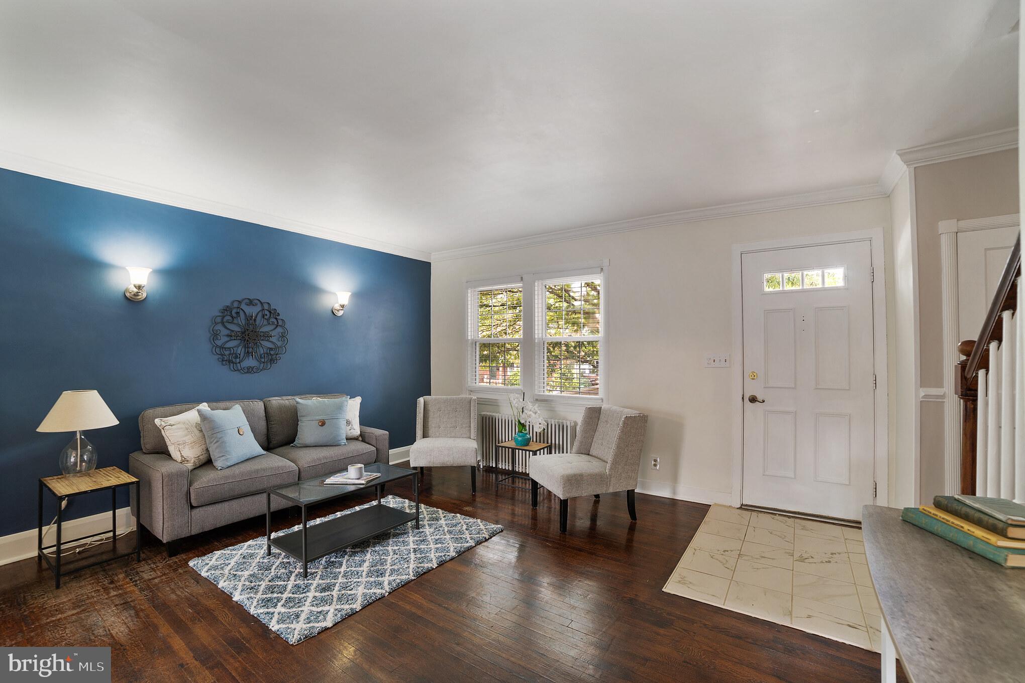 315 Westshire Road Baltimore, MD 21229 - Photo 5 of 25 Living room