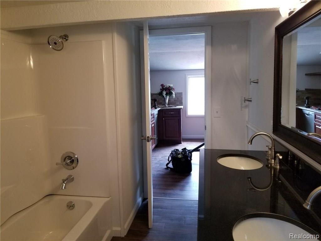 4465 Pinckney Road Howell, MI 48843 - Photo 7 of 13 Bath 2.jpg