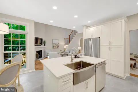 $950,000 | 11413 Hollow Timber Way, Reston, VA 20194